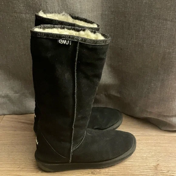 Emu Australia boots. Size 7 color black. Worn but in good condition - Picture 4 of 6
